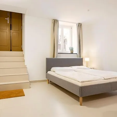 Apartment Sleek Design In Trendy Mitte *
