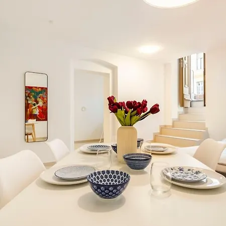 Sleek Design In Trendy Mitte Apartment *