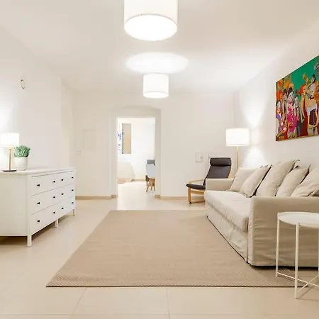 Apartment Sleek Design In Trendy Mitte
