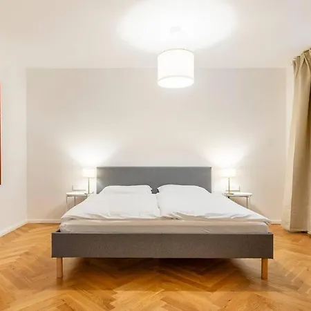 Sleek Design In Trendy Mitte *