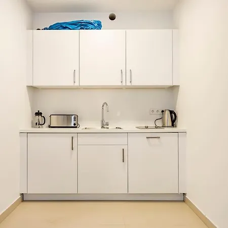 Sleek Design In Trendy Mitte Apartment *