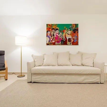 Sleek Design In Trendy Mitte Apartment *